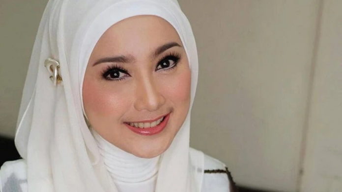 Artis Senior Desy Ratnasari