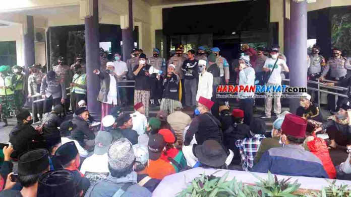 Forum Umat Islam Ciamis Geruduk Kantor DPRD