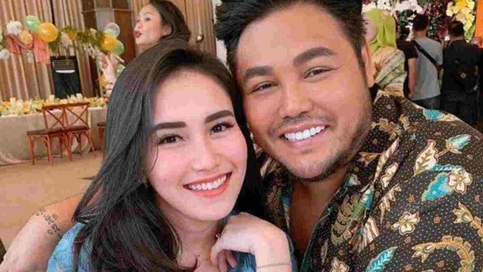 Ivan Gunawan Akui “Ngondek” Sejak SMA, Ayu Ting Ting Tetap Dihatinya