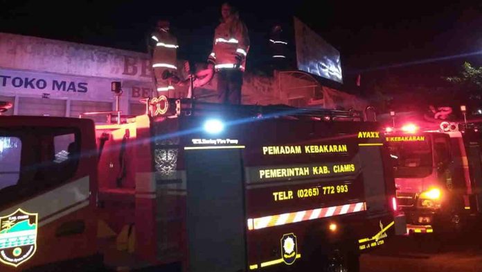 Sebuah Ruko di Pasar Manis Ciamis Nyaris Ludes Terbakar