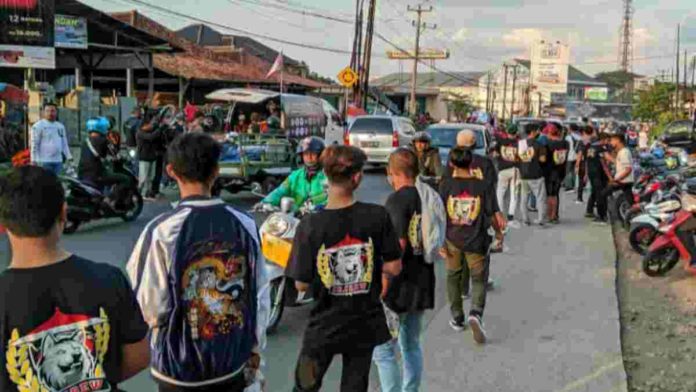 Klub motor berbagi takjil