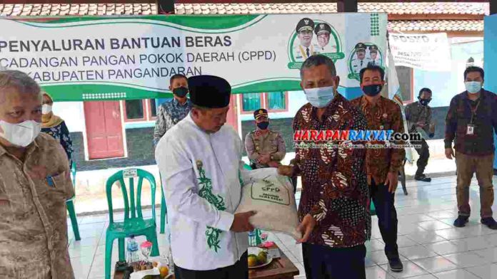 Bantuan Beras untuk Warga Pangandaran yang Gagal Panen Akibat Banjir