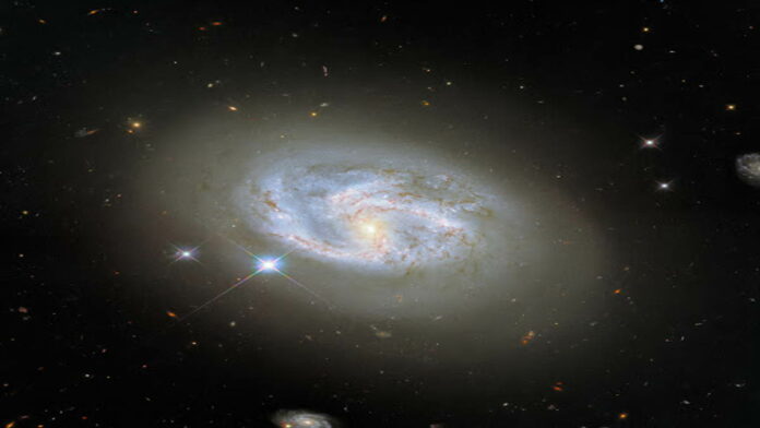 Galaksi Spiral NGC 4680 Termasuk Lentikular Sulit Diklasifikasikan