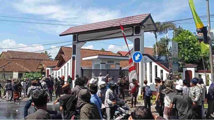 Demo Ricuh di Tasikmalaya