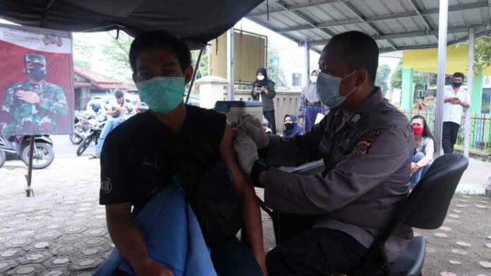 Kapolres Ciamis Sebut Vaksin Covid-19 Ibarat Helm