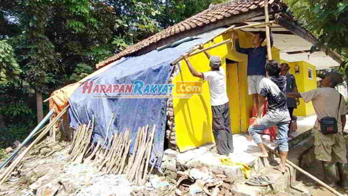 Dapur Rumah Warga di Kota Banjar Ambruk Saat Hujan Deras