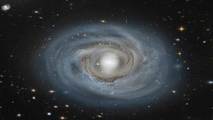 Galaksi Spiral NGC 4921, Dapat Julukan Anemia Dalam Gugus Koma