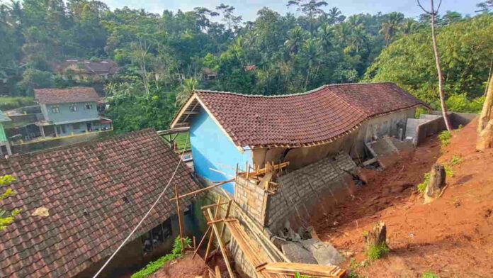 3 Orang Santri Pesantren Sabilunnajat Ciamis Tertimbun Longsor