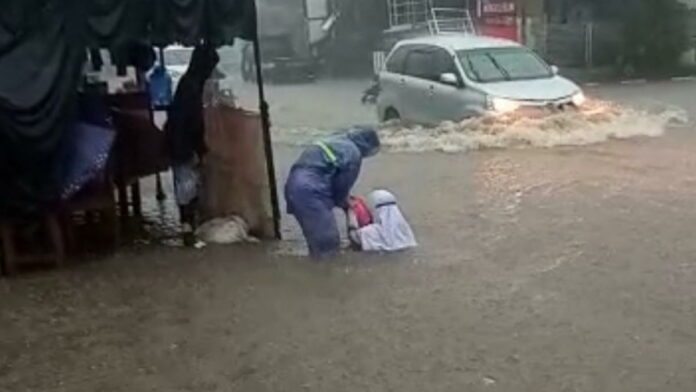 Banjir di Wilayah Kota Tasikmalaya Akibat Drainase Kecil