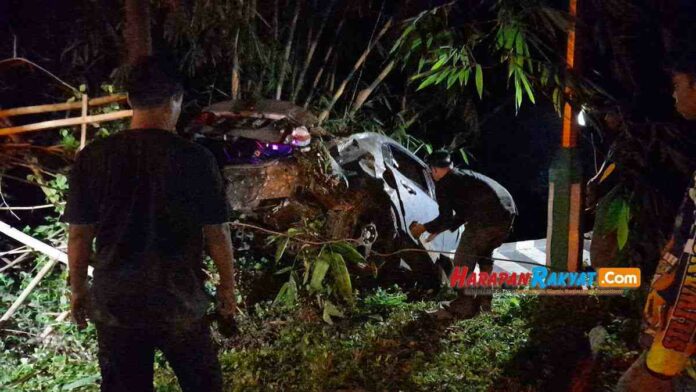 mobil masuk jurang