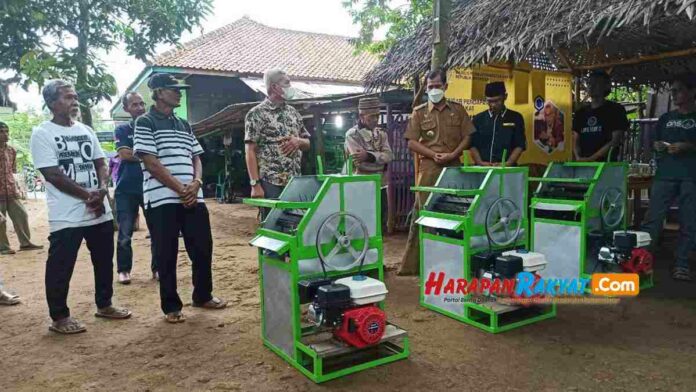 Puluhan Mesin perontok padi