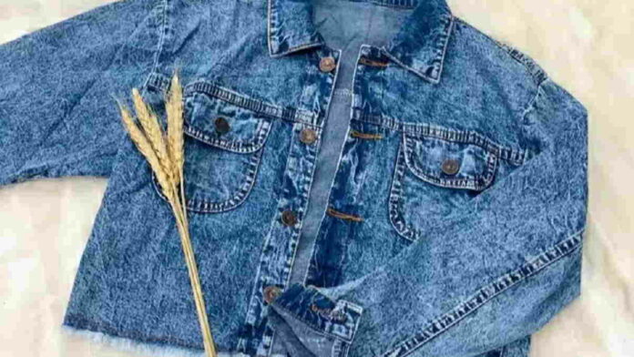 Jaket Jeans Crop Rawis Item Fashion Kekinian untuk Berbagai Acara