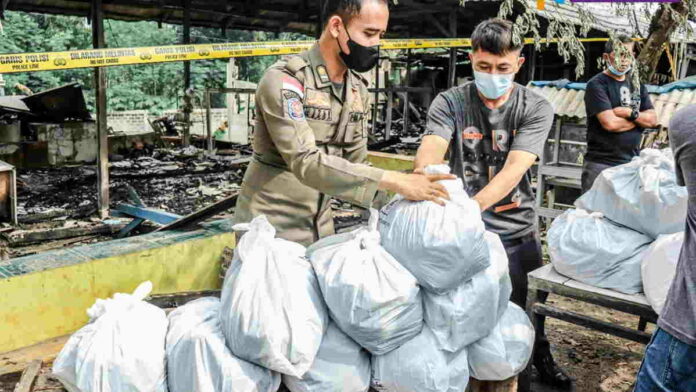 Korban Kebakaran Kios Pasar Manganti Dapat Bantuan dari Bupati Ciamis