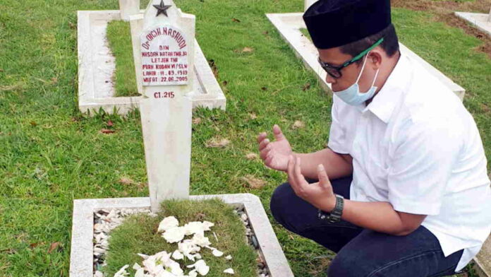 Prof Muradi Ziarah ke Makam Pendiri Unsil Tasikmalaya