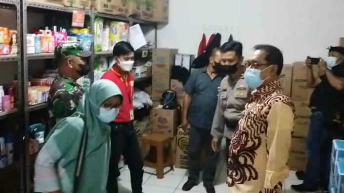 Cegah Penimbunan Minyak Goreng, Camat Banjarsari Ciamis Sidak MInimarket