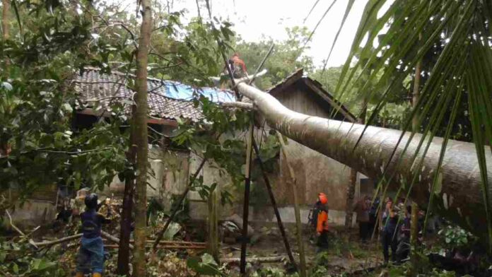 Hujan angin terjang banjaranyar