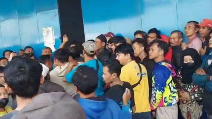 Jelang Puasa, Warga Tasikmalaya Antri Migor di Pasar Cikurubuk dari Subuh