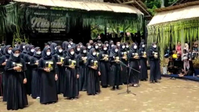 Kolotik dan angklung