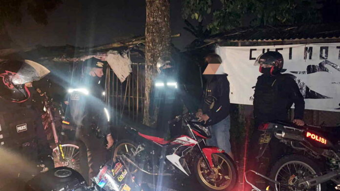 Sengaja Geber Knalpot Bising di Depan Polisi