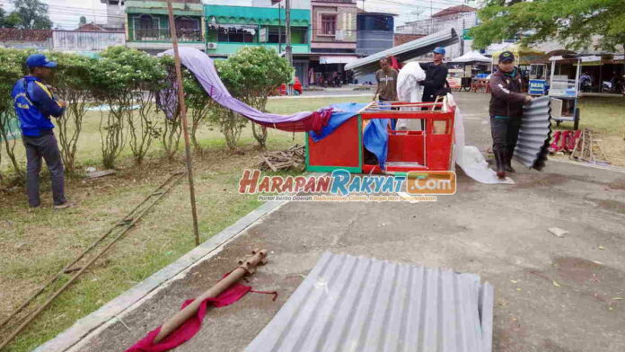 Angin Kencang Robohkan Roda PKL dan Posko Ramadan di Banjarsari Ciamis