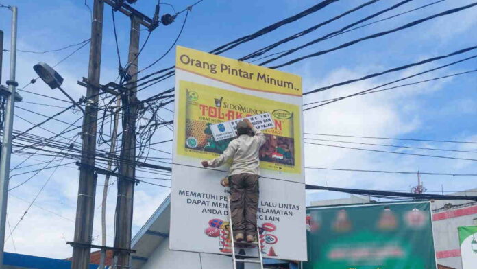 Reklame Tolak Angin Ilegal di Kota Banjar Tidak Dicopot