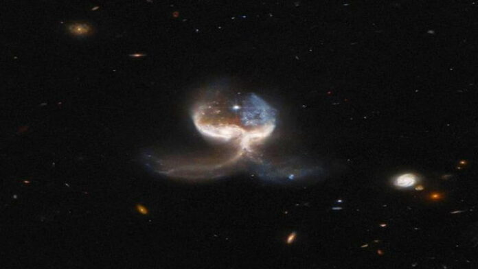 Galaksi Berdebu Little Sombrero Diabadikan Teleskop Hubble Milik NASA