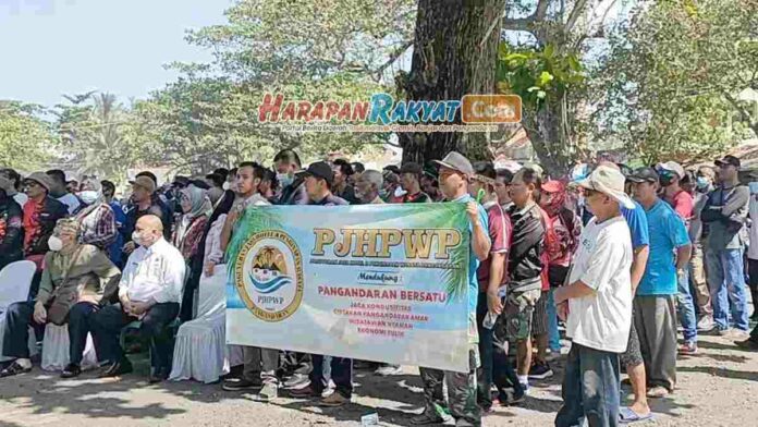 Ribuan Masyarakat Peduli Lingkungan Berkumpul di Batu Hiu Pangandaran