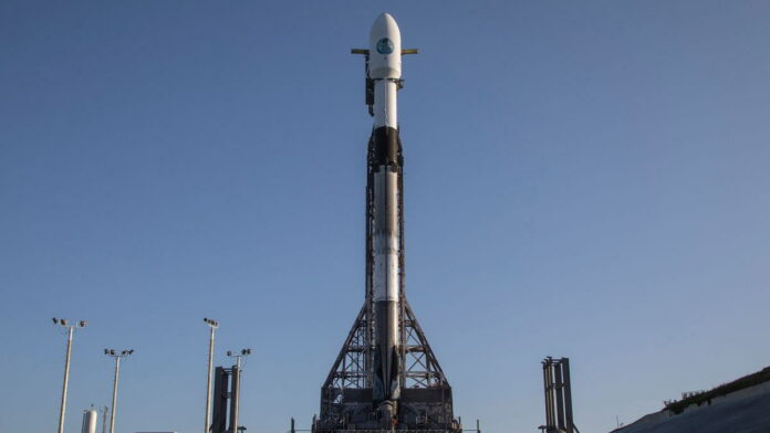 SpaceX Luncurkan Falcon 9, Timbulkan Fenomena Aurora Imitasi!