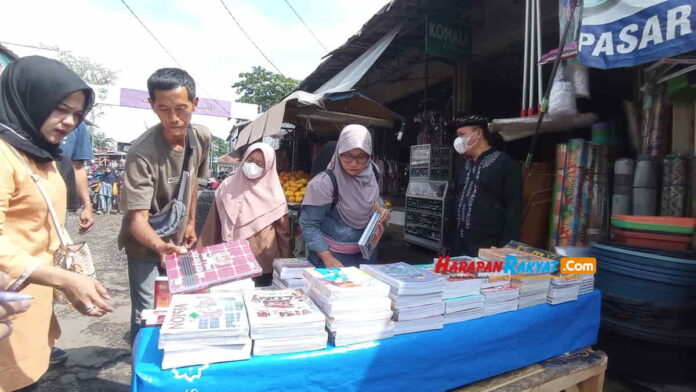 Penjual Buku Dadakan di Ciamis