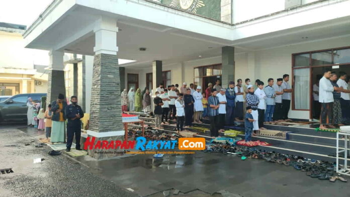 Warga di Ciamis Laksanakan Salat Idul Adhan