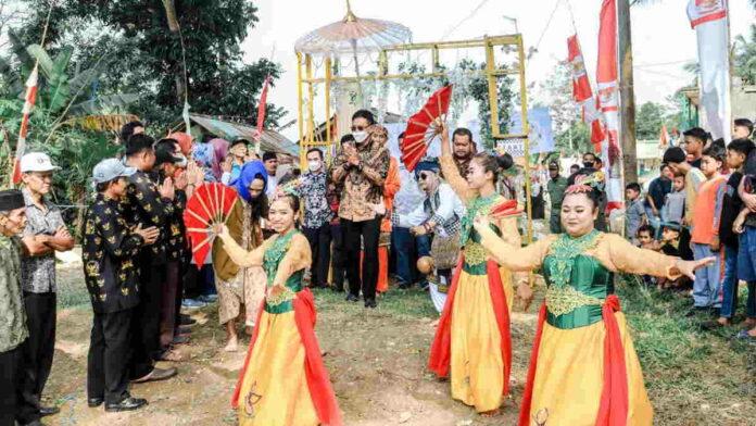 Bupati Ciamis Hadiri HUT Desa Karyamukti, Minta Kades Gali Potensi