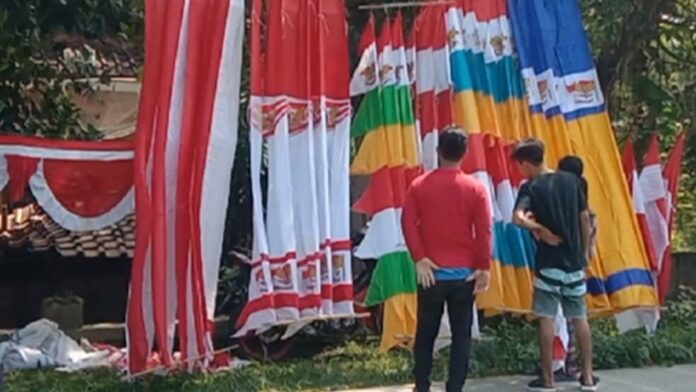 Penjual Bendera Sudah menyerbu Pangandaran