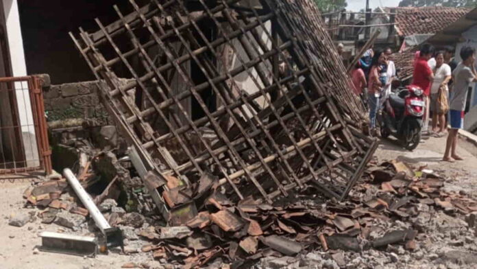 Ilustrasi bangunan rusak akibat gempa