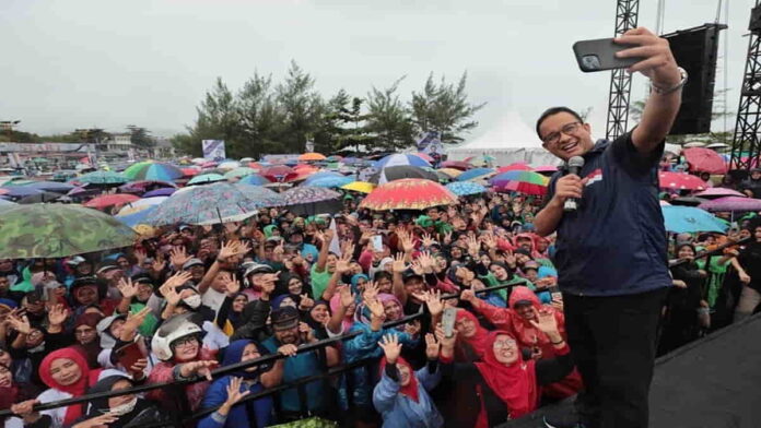 Anies Baswedan Ubah Lirik Lagu Maju Tak Gentar