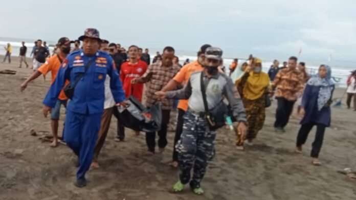 Bocah SD yang terseret ombak Pantai Pangandaran