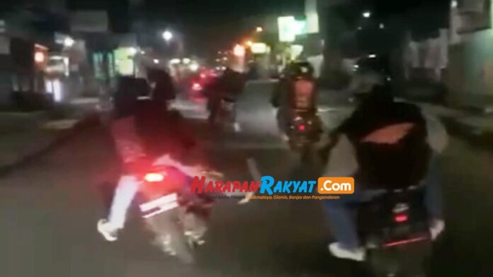 Gerombolan Motor di Garut
