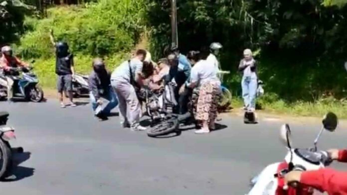 Pakaian terlilit gir motor