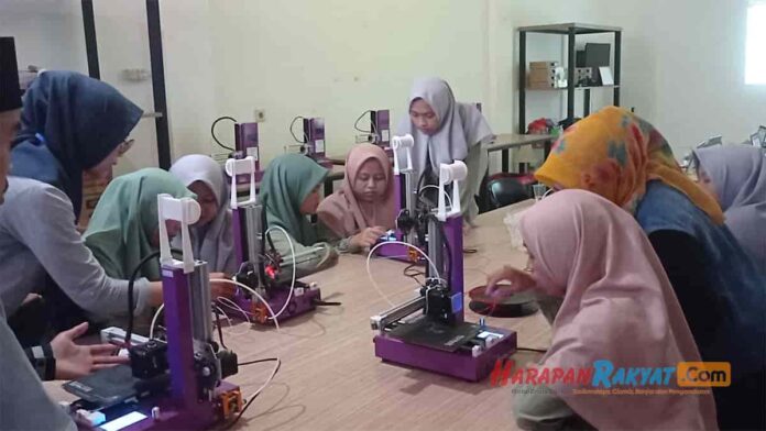 Tingkatkan Kreativitas dan Keterampilan, Warga Belajar PKBM Hidayah Galuh Ciamis Gelar Pelatihan 3D Printing