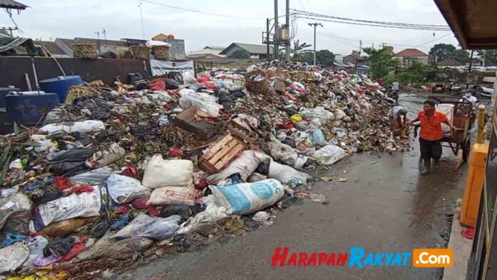 gunungan sampah baleendah