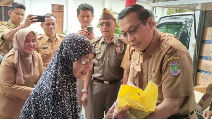 Pemkab dan Bulog Ciamis Gelar Operasi Pasar Beras Murah, Masyarakat Antusias