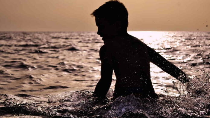 Arti Mimpi Berenang di Laut