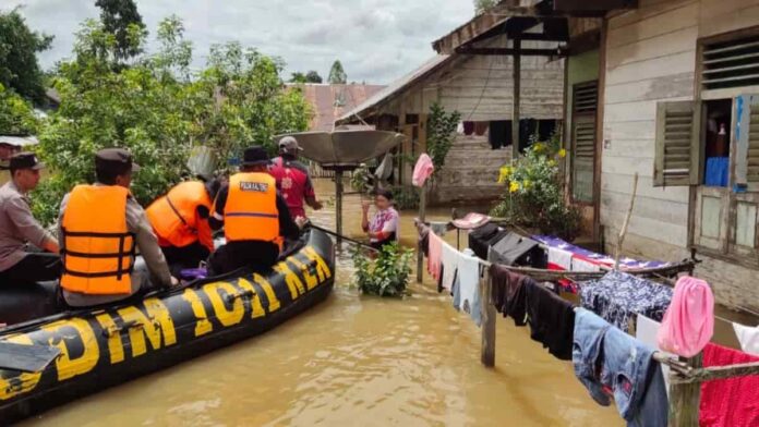 Evakuasi warga terdampak banjir