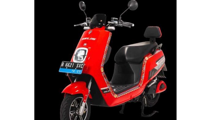 Motor Listrik Selis E-Max LR Hadir di Pameran PEVS 2023