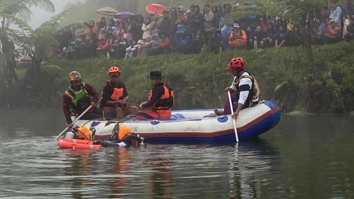 Pencarian Korban Tenggelam Situ Datar