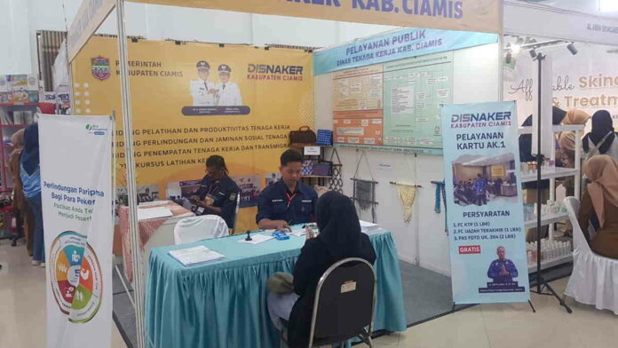 Dinas Tenaga Kerja Layani Pembuatan AK 1 di Stand Ciamis Creative Festival