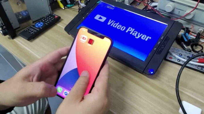 Menghubungkan HP ke DVD dengan USB