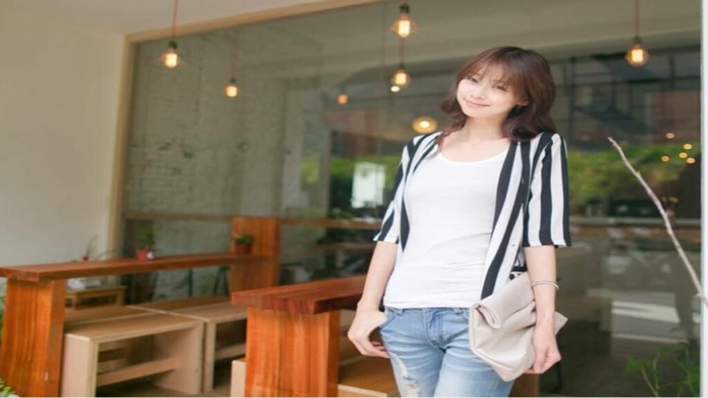 Blazer Wanita Motif Garis