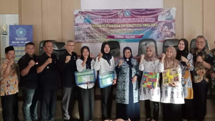 Dukung Program P2WKSS, Disnaker Ciamis Beri Pelatihan Tata Boga untuk Kaum Perempuan