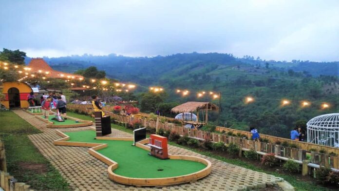 Restoran dengan Pemandangan Gunung di Lembang