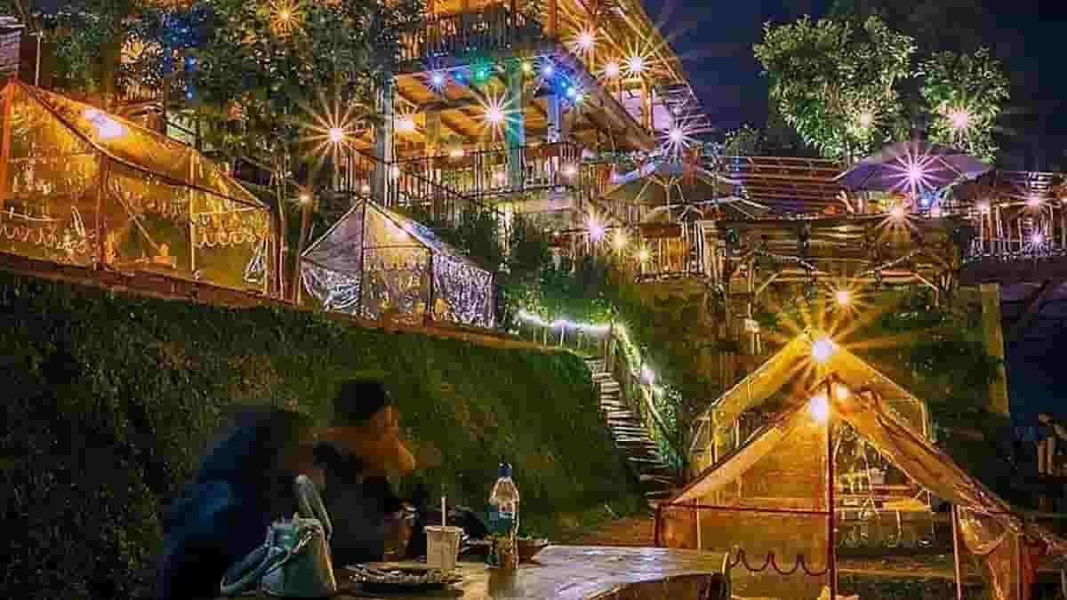 Restoran dengan Pemandangan Gunung di Lembang